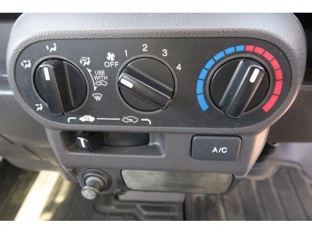 アクティトラック ＳＤＸ　フルタイム４ＷＤ車　エアコン　パワーステアリング　パワーウィンドウ　エアバッグ　ラジオ　三方開　荷台ガード　作業灯　５速ミッション（21枚目）