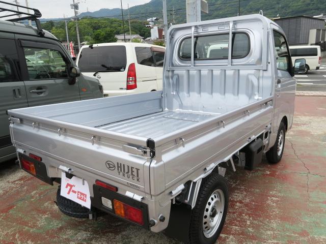 ハイゼットトラック スタンダード　デフロック付きセレクト４ＷＤ車　エアコン　パワーステアリング　Ｗエアバッグ　トラクションコントロール　パーキングセンサー　アイドリングストップ　ラジオ（6枚目）