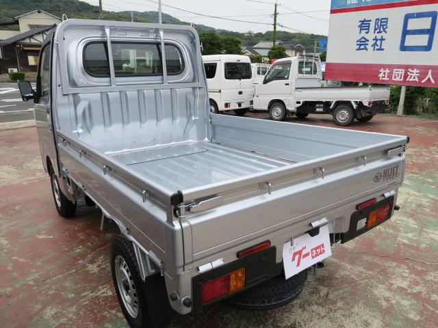 ハイゼットトラック スタンダード　デフロック付きセレクト４ＷＤ車　エアコン　パワーステアリング　Ｗエアバッグ　トラクションコントロール　パーキングセンサー　アイドリングストップ　ラジオ（8枚目）