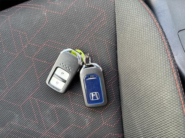 フィットハイブリッド Ｓパッケージ　ハイブリッド　ホンダセンシング　クルコン　パドルシフト　純正フルセグナビ　　Ｂｌｕｅｔｏｏｔｈ　バックカメラ　ＥＴＣ　ドラレコ前後（27枚目）