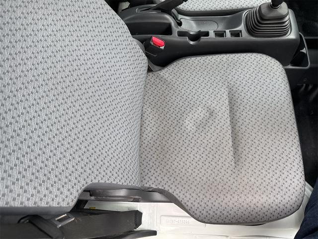 スーパーキャリイ Ｌ　４ＷＤ　ＭＴ車　エアコン　パワステ　踏み間違え防止　ＥＴＣ（13枚目）