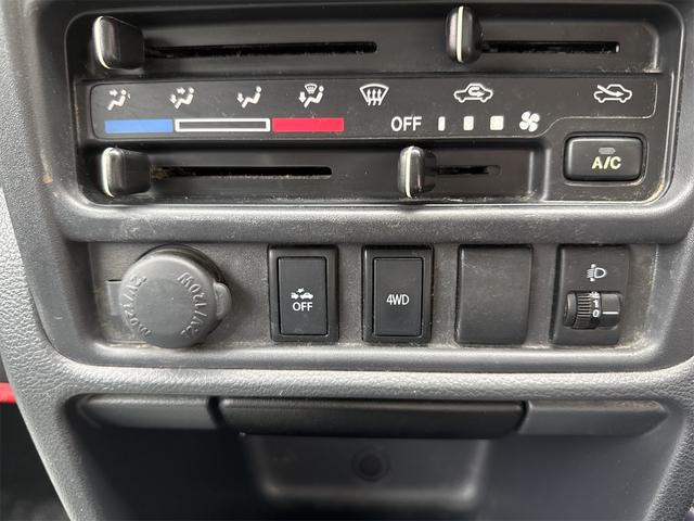 スーパーキャリイ Ｌ　４ＷＤ　ＭＴ車　エアコン　パワステ　踏み間違え防止　ＥＴＣ（24枚目）