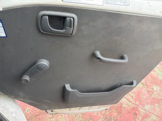 ミニキャブトラック Vタイプ 4WD オートマ エアコン(24枚目)