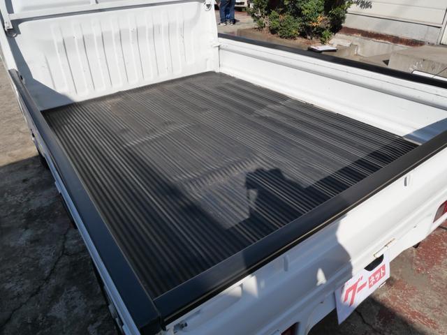 アクティトラック ＳＤＸ　４ＷＤ　パワーステアリング　三方開　荷台マット　荷台ガード　作業灯　ラジオ（8枚目）
