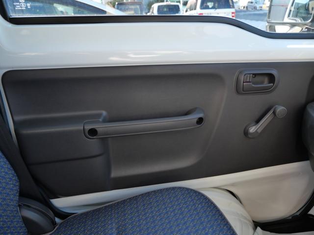 アクティトラック ＳＤＸ　４ＷＤ　パワーステアリング　三方開　荷台マット　荷台ガード　作業灯　ラジオ（17枚目）