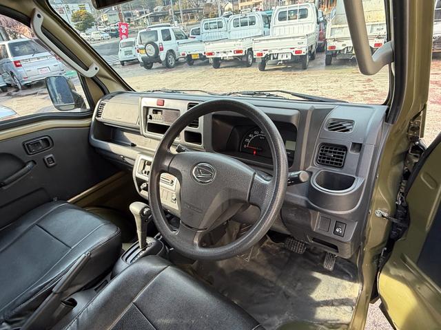 ハイゼットトラック ジャンボ セレクト4WD車 エアコン パワーステアリング パワーウィンドウ Wエアバッグ 作業灯 ラジオ レザー調シートカバー 三方開(12枚目)