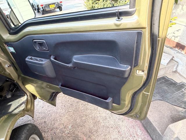 ハイゼットトラック ジャンボ セレクト4WD車 エアコン パワーステアリング パワーウィンドウ Wエアバッグ 作業灯 ラジオ レザー調シートカバー 三方開(16枚目)