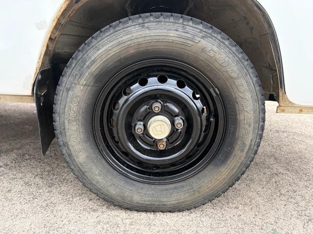 アクティトラック アタック　デフロック付きフルタイム４ＷＤ車　作業灯　ＣＤ　エアコン　パワーステアリング　パワーウィンドウ　エアバッグ　キーレスエントリー　パワーウィンドウ（9枚目）