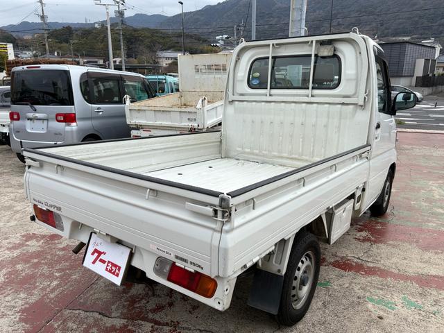 クリッパートラック 　セレクト４ＷＤ車　エアコン　パワーステアリング　エアバッグ　ラジオ　三方開　荷台ガード（7枚目）