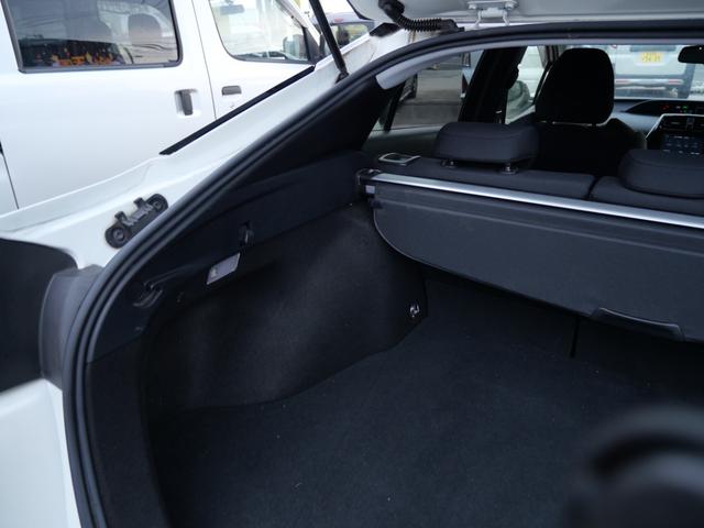 プリウス Ｓセーフティプラス　ナビ　バックモニター　フルセグ　スマートキー　プッシュスタート　ＥＴＣ　オートエアコン　トラクションコントロール　パワーウィンドウ（22枚目）