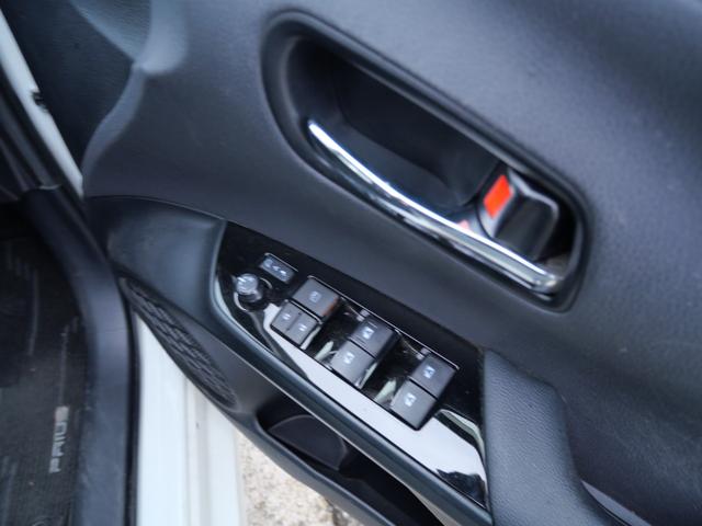 プリウス Ｓセーフティプラス　ナビ　バックモニター　フルセグ　スマートキー　プッシュスタート　ＥＴＣ　オートエアコン　トラクションコントロール　パワーウィンドウ（24枚目）