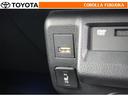 ポータブルオーディオなどの機器を接続して、車両のスピーカーで聞くことができます。