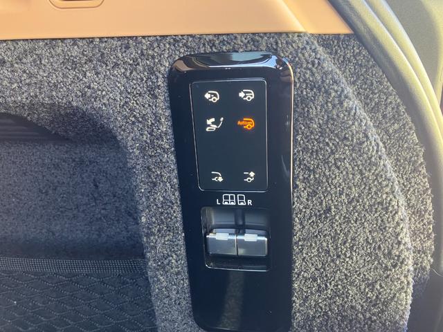 レンジローバー ＳＶ　Ｐ５３０　スタンダードホイールベース　ＳＶ　セレニティ　ナビ　アラウンドビューモニター　ＥＴＣ　禁煙車　電動リヤゲート　ドライブレコーダー　スマートキー　サンルーフ　レザーパワーシート　シートヒーター（23枚目）