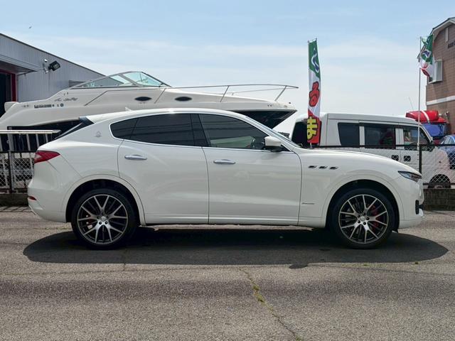 レヴァンテ S 可変バルブ サンルーフ エアサスペンション 革シート パワーシート 全周囲カメラ ドライブレコーダー(4枚目)