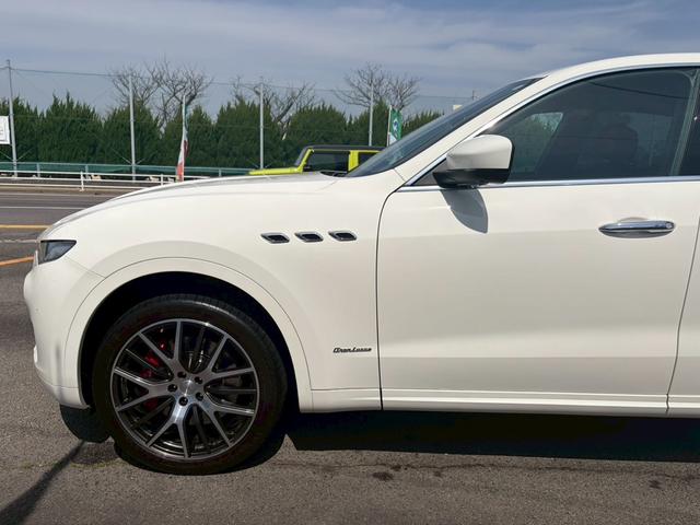 レヴァンテ S 可変バルブ サンルーフ エアサスペンション 革シート パワーシート 全周囲カメラ ドライブレコーダー(8枚目)