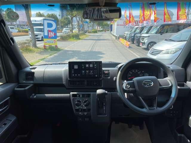 ハイゼットカーゴ クルーズターボ　届出済未使用車　ＣＶＴ車　９インチディスプレイオ　フルセグ　Ｂｌｕｅｔｏｏｔｈ接続　バックカメラ　ＨＤＭＩ　スマートキー　コーナーセンサー　追突被害軽減ブレーキ　スマアシ　両側スライドドア　保証付き（18枚目）