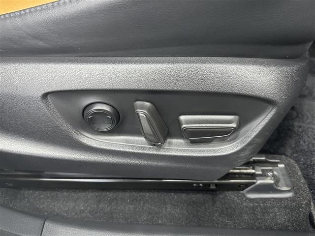 クラウンクロスオーバー ＲＳアドバンスド　革シート　サンルーフ　４ＷＤ　フルセグ　メモリーナビ　ミュージックプレイヤー接続可　バックカメラ　衝突被害軽減システム　ＥＴＣ　ドラレコ　ＬＥＤヘッドランプ　ワンオーナー（11枚目）