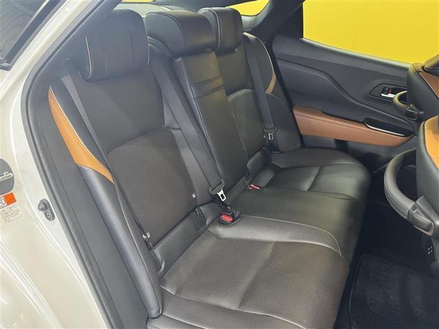 クラウンクロスオーバー ＲＳアドバンスド　革シート　サンルーフ　４ＷＤ　フルセグ　メモリーナビ　ミュージックプレイヤー接続可　バックカメラ　衝突被害軽減システム　ＥＴＣ　ドラレコ　ＬＥＤヘッドランプ　ワンオーナー（14枚目）