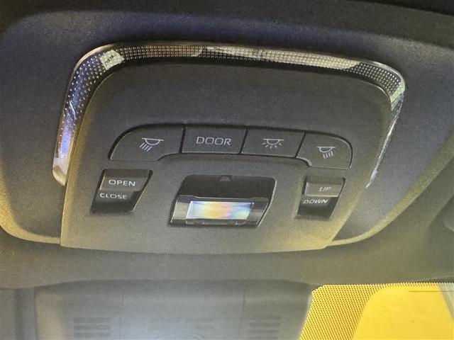 クラウンクロスオーバー ＲＳアドバンスド　革シート　サンルーフ　４ＷＤ　フルセグ　メモリーナビ　ミュージックプレイヤー接続可　バックカメラ　衝突被害軽減システム　ＥＴＣ　ドラレコ　ＬＥＤヘッドランプ　ワンオーナー（31枚目）