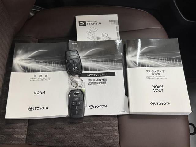 ノア ハイブリッドＺ　フルセグ　メモリーナビ　ＤＶＤ再生　ミュージックプレイヤー接続可　バックカメラ　衝突被害軽減システム　ＥＴＣ　ドラレコ　両側電動スライド　ＬＥＤヘッドランプ　乗車定員７人　３列シート　ワンオーナー（33枚目）