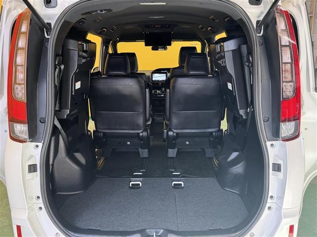 エスクァイア ハイブリッドGi ブラックテーラード フルセグ メモリーナビ DVD再生 ミュージックプレイヤー接続可 後席モニター バックカメラ 衝突被害軽減システム ETC 両側電動スライド LEDヘッドランプ 乗車定員7人 3列シート ワンオーナー(14枚目)