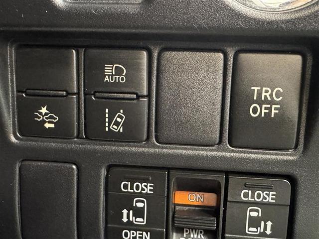 エスクァイア ハイブリッドGi ブラックテーラード フルセグ メモリーナビ DVD再生 ミュージックプレイヤー接続可 後席モニター バックカメラ 衝突被害軽減システム ETC 両側電動スライド LEDヘッドランプ 乗車定員7人 3列シート ワンオーナー(19枚目)