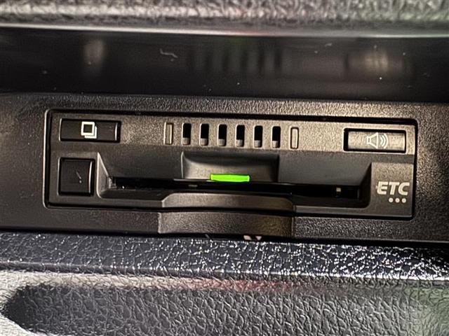 エスクァイア ハイブリッドGi ブラックテーラード フルセグ メモリーナビ DVD再生 ミュージックプレイヤー接続可 後席モニター バックカメラ 衝突被害軽減システム ETC 両側電動スライド LEDヘッドランプ 乗車定員7人 3列シート ワンオーナー(20枚目)