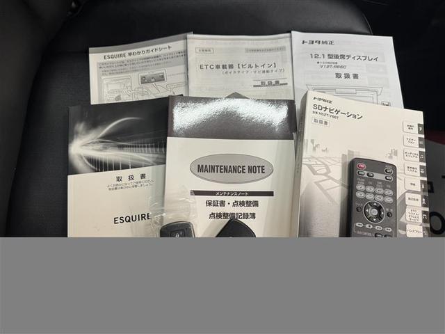 エスクァイア ハイブリッドGi ブラックテーラード フルセグ メモリーナビ DVD再生 ミュージックプレイヤー接続可 後席モニター バックカメラ 衝突被害軽減システム ETC 両側電動スライド LEDヘッドランプ 乗車定員7人 3列シート ワンオーナー(28枚目)