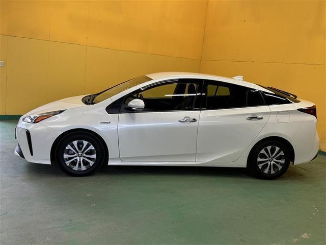 プリウス Ａプレミアム　フルセグ　メモリーナビ　ＤＶＤ再生　ミュージックプレイヤー接続可　バックカメラ　衝突被害軽減システム　ＥＴＣ　ドラレコ　ＬＥＤヘッドランプ　ワンオーナー（6枚目）