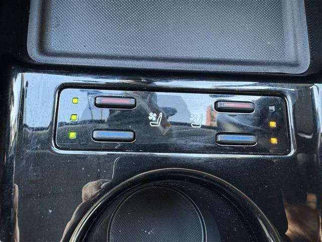 プリウス Ａプレミアム　フルセグ　メモリーナビ　ＤＶＤ再生　ミュージックプレイヤー接続可　バックカメラ　衝突被害軽減システム　ＥＴＣ　ドラレコ　ＬＥＤヘッドランプ　ワンオーナー（12枚目）