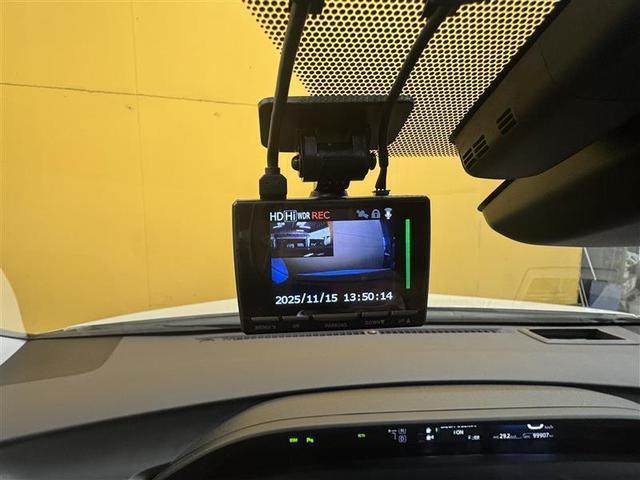 プリウス Ａプレミアム　フルセグ　メモリーナビ　ＤＶＤ再生　ミュージックプレイヤー接続可　バックカメラ　衝突被害軽減システム　ＥＴＣ　ドラレコ　ＬＥＤヘッドランプ　ワンオーナー（21枚目）