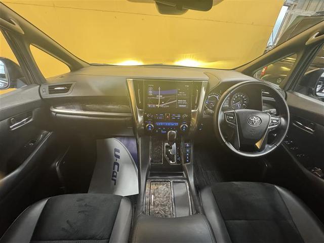 アルファードハイブリッド Ｓ　タイプゴールドＩＩＩ　４ＷＤ　フルセグ　メモリーナビ　ＤＶＤ再生　ミュージックプレイヤー接続可　後席モニター　バックカメラ　衝突被害軽減システム　ＥＴＣ　両側電動スライド　ＬＥＤヘッドランプ　乗車定員７人　３列シート（8枚目）