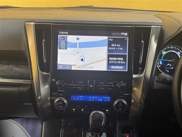 アルファードハイブリッド Ｓ　タイプゴールドＩＩＩ　４ＷＤ　フルセグ　メモリーナビ　ＤＶＤ再生　ミュージックプレイヤー接続可　後席モニター　バックカメラ　衝突被害軽減システム　ＥＴＣ　両側電動スライド　ＬＥＤヘッドランプ　乗車定員７人　３列シート（9枚目）