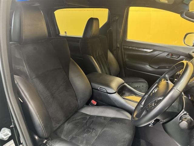 アルファードハイブリッド Ｓ　タイプゴールドＩＩＩ　４ＷＤ　フルセグ　メモリーナビ　ＤＶＤ再生　ミュージックプレイヤー接続可　後席モニター　バックカメラ　衝突被害軽減システム　ＥＴＣ　両側電動スライド　ＬＥＤヘッドランプ　乗車定員７人　３列シート（11枚目）