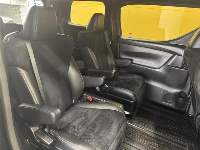 アルファードハイブリッド Ｓ　タイプゴールドＩＩＩ　４ＷＤ　フルセグ　メモリーナビ　ＤＶＤ再生　ミュージックプレイヤー接続可　後席モニター　バックカメラ　衝突被害軽減システム　ＥＴＣ　両側電動スライド　ＬＥＤヘッドランプ　乗車定員７人　３列シート（12枚目）