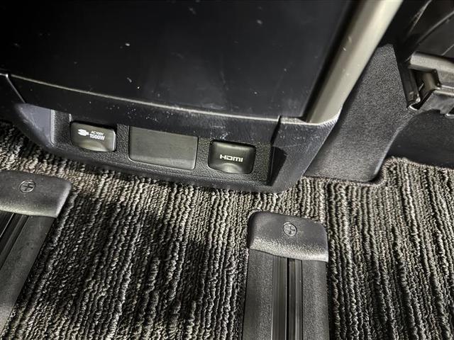 アルファードハイブリッド Ｓ　タイプゴールドＩＩＩ　４ＷＤ　フルセグ　メモリーナビ　ＤＶＤ再生　ミュージックプレイヤー接続可　後席モニター　バックカメラ　衝突被害軽減システム　ＥＴＣ　両側電動スライド　ＬＥＤヘッドランプ　乗車定員７人　３列シート（14枚目）