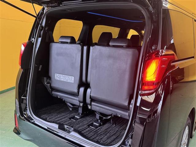 アルファードハイブリッド Ｓ　タイプゴールドＩＩＩ　４ＷＤ　フルセグ　メモリーナビ　ＤＶＤ再生　ミュージックプレイヤー接続可　後席モニター　バックカメラ　衝突被害軽減システム　ＥＴＣ　両側電動スライド　ＬＥＤヘッドランプ　乗車定員７人　３列シート（16枚目）