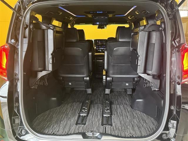 アルファードハイブリッド Ｓ　タイプゴールドＩＩＩ　４ＷＤ　フルセグ　メモリーナビ　ＤＶＤ再生　ミュージックプレイヤー接続可　後席モニター　バックカメラ　衝突被害軽減システム　ＥＴＣ　両側電動スライド　ＬＥＤヘッドランプ　乗車定員７人　３列シート（17枚目）