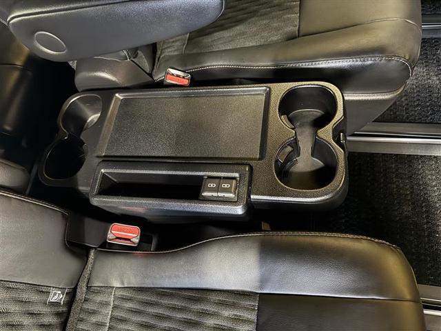 ノア ハイブリッドＳ－Ｚ　フルセグ　メモリーナビ　ＤＶＤ再生　ミュージックプレイヤー接続可　バックカメラ　衝突被害軽減システム　ＥＴＣ　ドラレコ　両側電動スライド　ＬＥＤヘッドランプ　乗車定員７人　３列シート　ワンオーナー（9枚目）