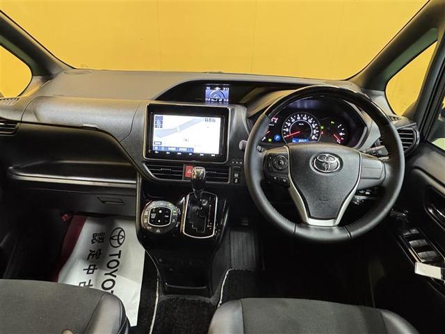 ノア Ｓｉ　ダブルバイビーＩＩＩ　フルセグ　メモリーナビ　ＤＶＤ再生　ミュージックプレイヤー接続可　後席モニター　バックカメラ　衝突被害軽減システム　ＥＴＣ　ドラレコ　両側電動スライド　ＬＥＤヘッドランプ　乗車定員７人　３列シート（4枚目）