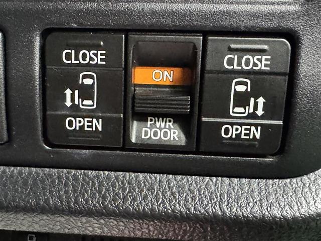 ノア Ｓｉ　ダブルバイビーＩＩＩ　フルセグ　メモリーナビ　ＤＶＤ再生　ミュージックプレイヤー接続可　後席モニター　バックカメラ　衝突被害軽減システム　ＥＴＣ　ドラレコ　両側電動スライド　ＬＥＤヘッドランプ　乗車定員７人　３列シート（9枚目）