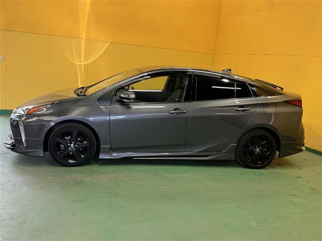 プリウス Ａツーリングセレクション　フルセグ　メモリーナビ　ＤＶＤ再生　ミュージックプレイヤー接続可　バックカメラ　衝突被害軽減システム　ＥＴＣ　ＬＥＤヘッドランプ　ワンオーナー（6枚目）