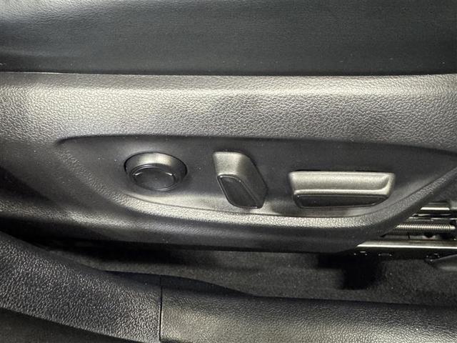 プリウス Ａツーリングセレクション　フルセグ　メモリーナビ　ＤＶＤ再生　ミュージックプレイヤー接続可　バックカメラ　衝突被害軽減システム　ＥＴＣ　ＬＥＤヘッドランプ　ワンオーナー（11枚目）