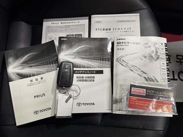 プリウス Ａツーリングセレクション　フルセグ　メモリーナビ　ＤＶＤ再生　ミュージックプレイヤー接続可　バックカメラ　衝突被害軽減システム　ＥＴＣ　ＬＥＤヘッドランプ　ワンオーナー（28枚目）