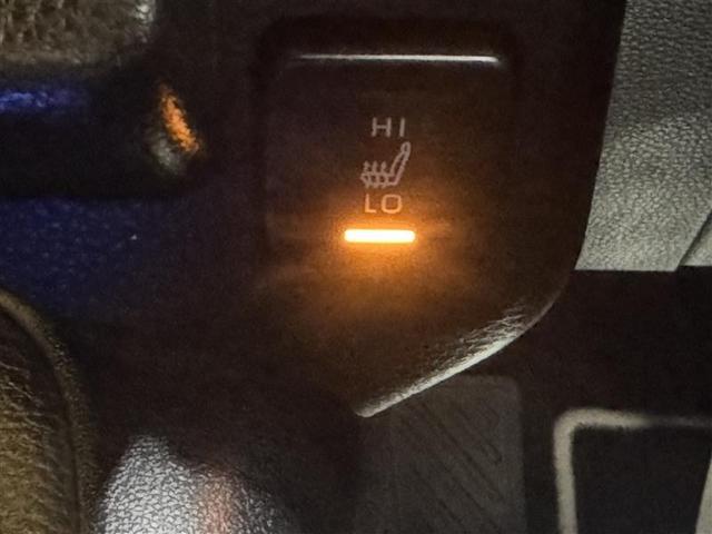 カローラツーリング ハイブリッド　ダブルバイビー　フルセグ　メモリーナビ　ＤＶＤ再生　ミュージックプレイヤー接続可　バックカメラ　衝突被害軽減システム　ＥＴＣ　ＬＥＤヘッドランプ　ワンオーナー　記録簿（6枚目）