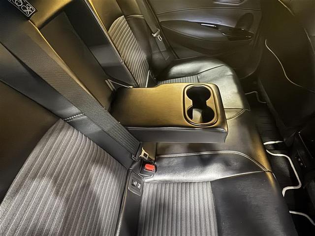 カローラツーリング ハイブリッド　ダブルバイビー　フルセグ　メモリーナビ　ＤＶＤ再生　ミュージックプレイヤー接続可　バックカメラ　衝突被害軽減システム　ＥＴＣ　ＬＥＤヘッドランプ　ワンオーナー　記録簿（7枚目）