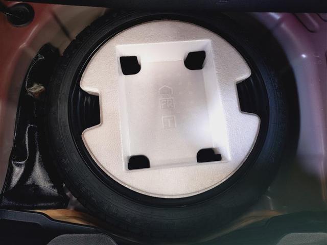 ヤリス ハイブリッドＸ　メモリーナビ　ＤＶＤ再生　ミュージックプレイヤー接続可　バックカメラ　衝突被害軽減システム　ＥＴＣ　ワンオーナー　記録簿（19枚目）