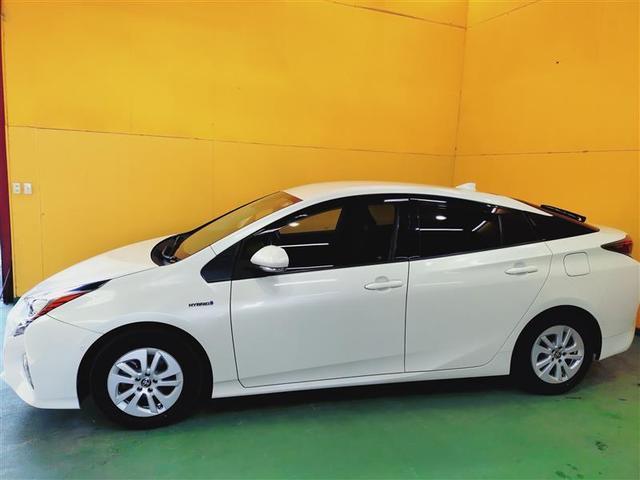 プリウス Sセーフティプラス フルセグ メモリーナビ DVD再生 ミュージックプレイヤー接続可 バックカメラ 衝突被害軽減システム ETC LEDヘッドランプ ワンオーナー 記録簿(7枚目)