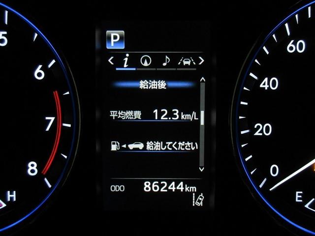 ディスプレイには、平均燃費、外気温、航続可能距離などの情報が表示されます。