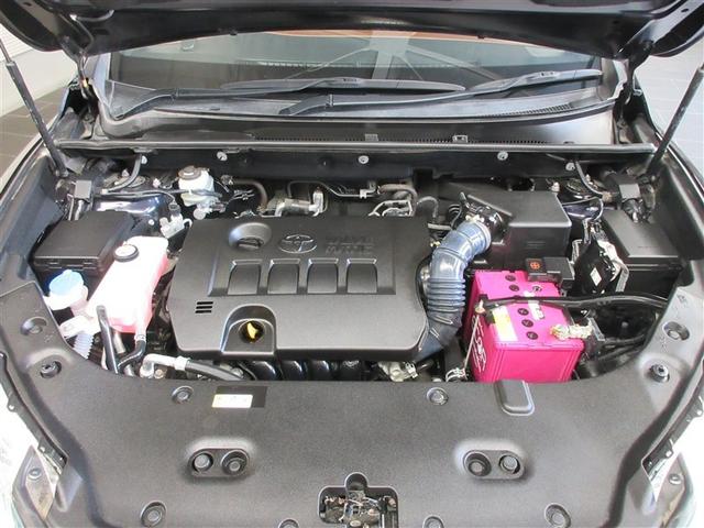 普段見えないエンジンルームもまるまるクリンで徹底洗浄済み。